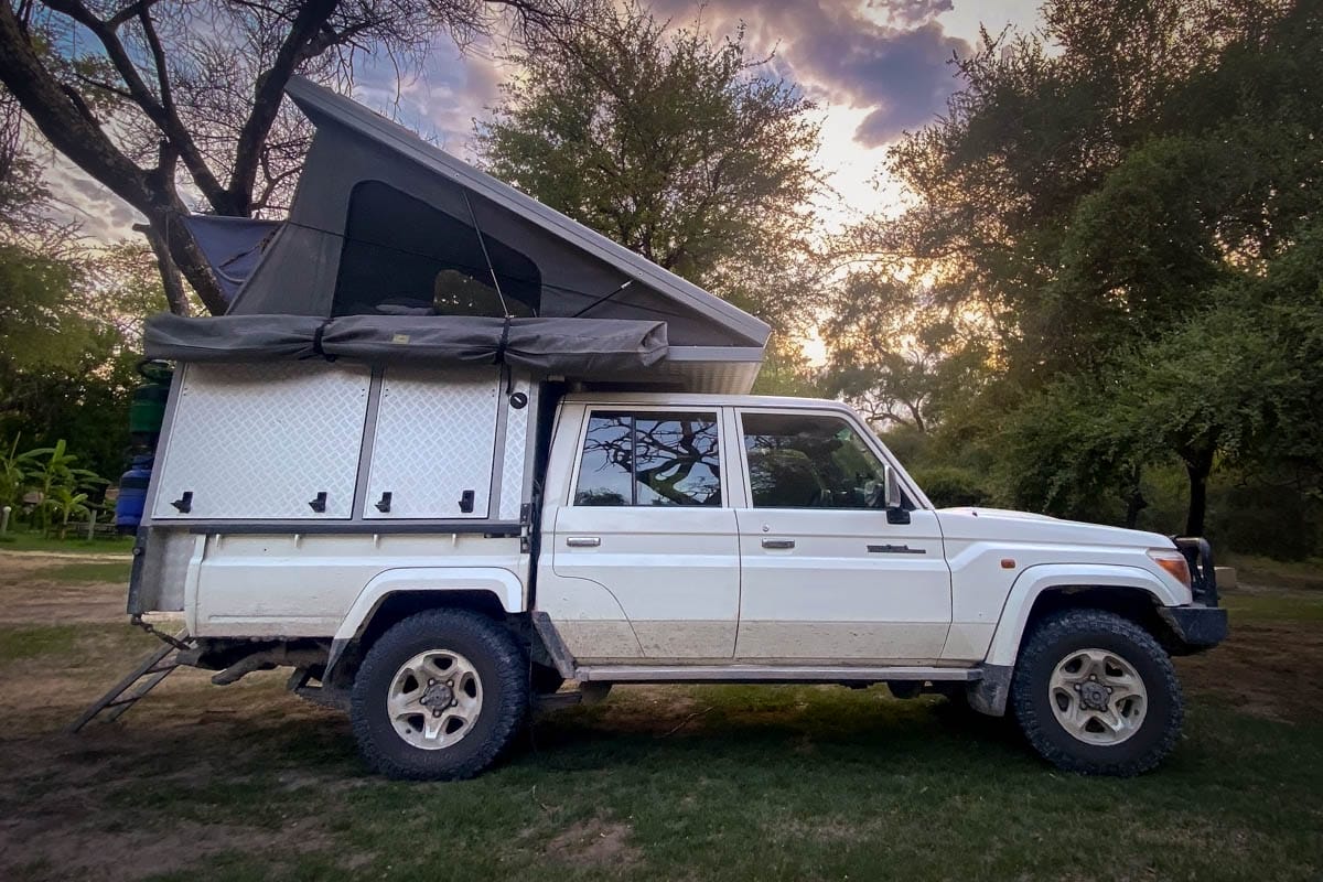 Fully-equipped 4x4 Land Cruiser Bushcamper